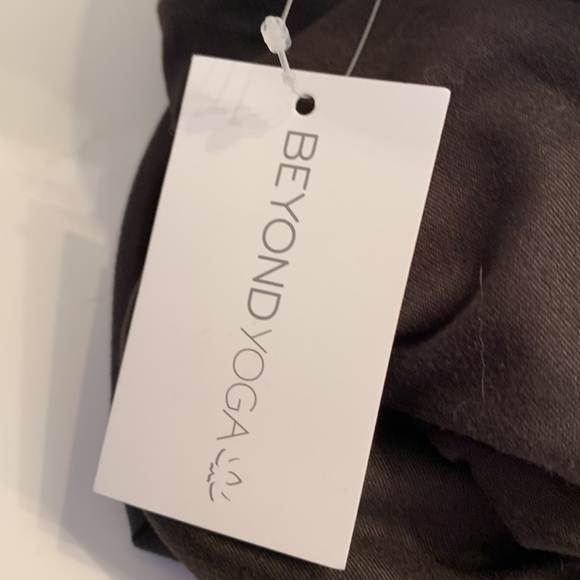 NWT Beyond Yoga Black Soft Infinity Scarf with Pocket NWT - Picture 4 of 9